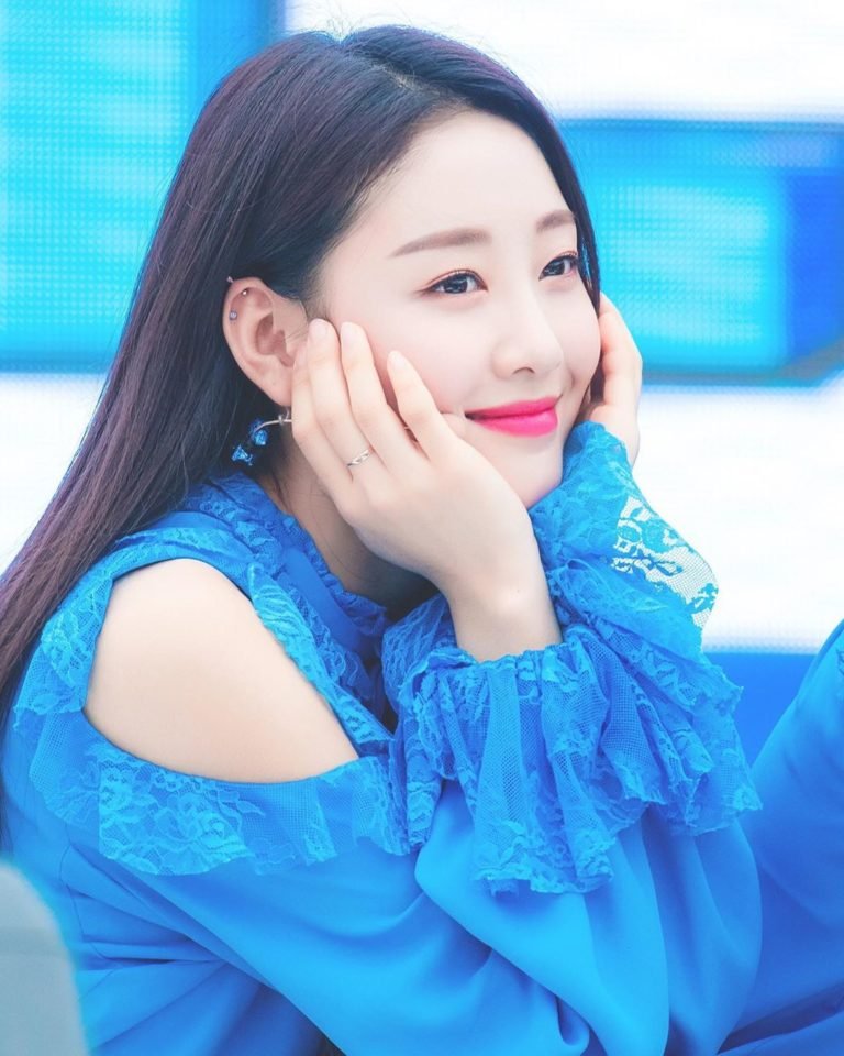 Yves (Loona Band Singer) Profile, Age, Height, Weight, Wiki ...