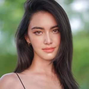 Davika Hoorne (Actress) Bio, Wiki, Boyfriend, Age, Height, Weight, Net ...