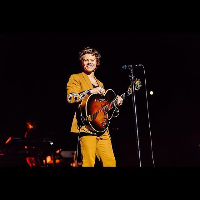 Harry Styles (One Direction) Wiki, Bio, Age, Height, Weight, Girlfriend, Net Worth, Facts