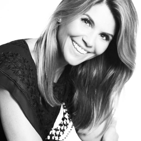 Lori Loughlin (Actress) Wiki, Bio, Height, Weight, Age, Net Worth, Scandal, Family, Husband, Daughters, Facts