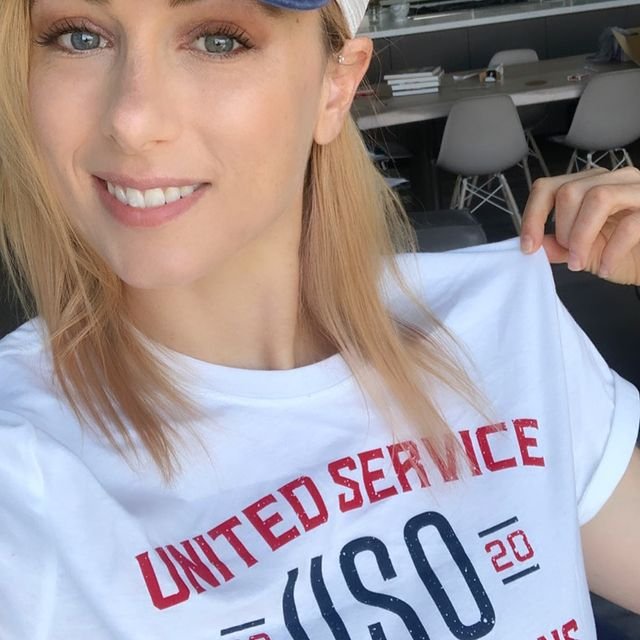 Iliza Shlesinger (Comedian) Wiki, Bio, Age, Height, Weight, Husband, Net Worth, Family, Career, Facts