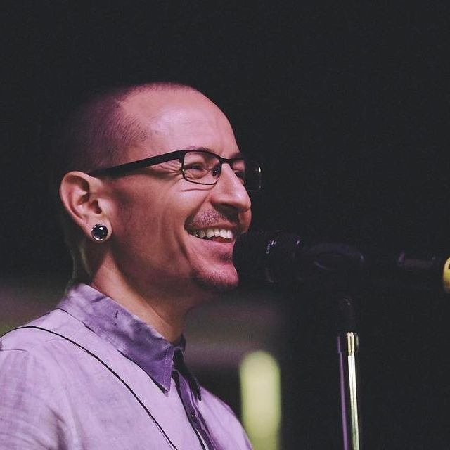 Chester-Bennington-height