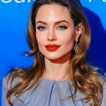 Angelina-Jolie-bio