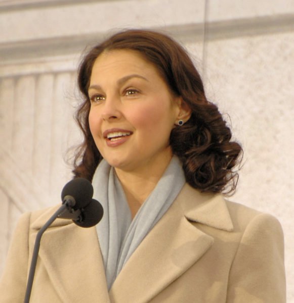 ashley-judd-height