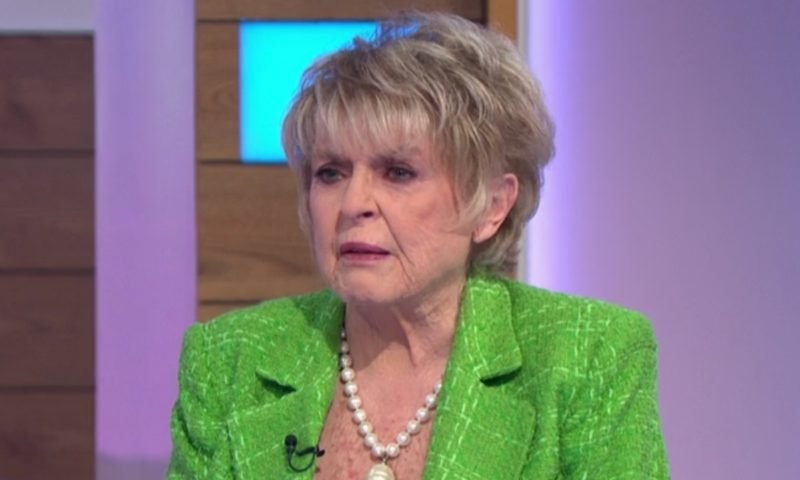 gloria-hunniford-eye