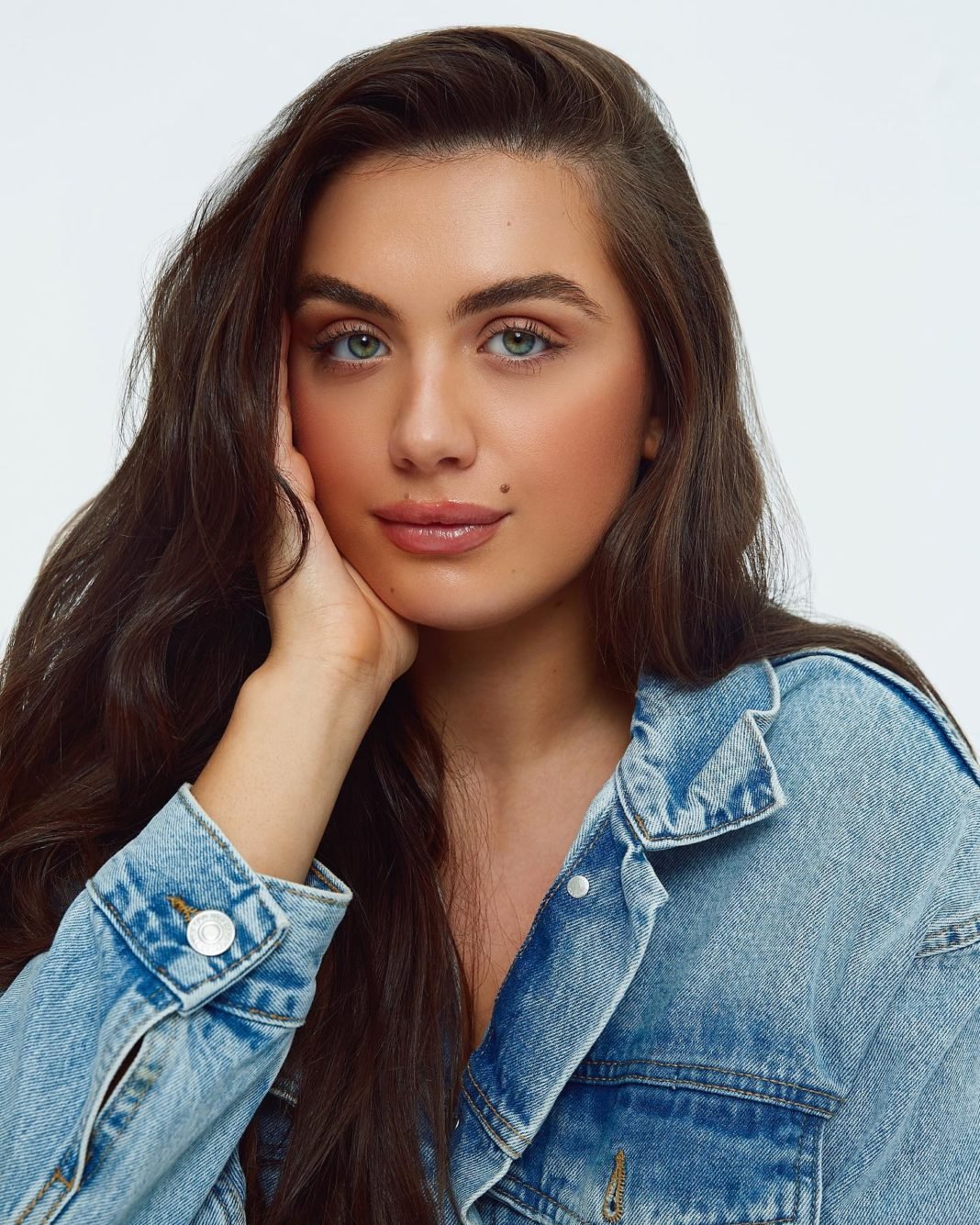 Meet Sophia Buxton, Love Island Star Antigoni Buxton's Sister - Starsgab